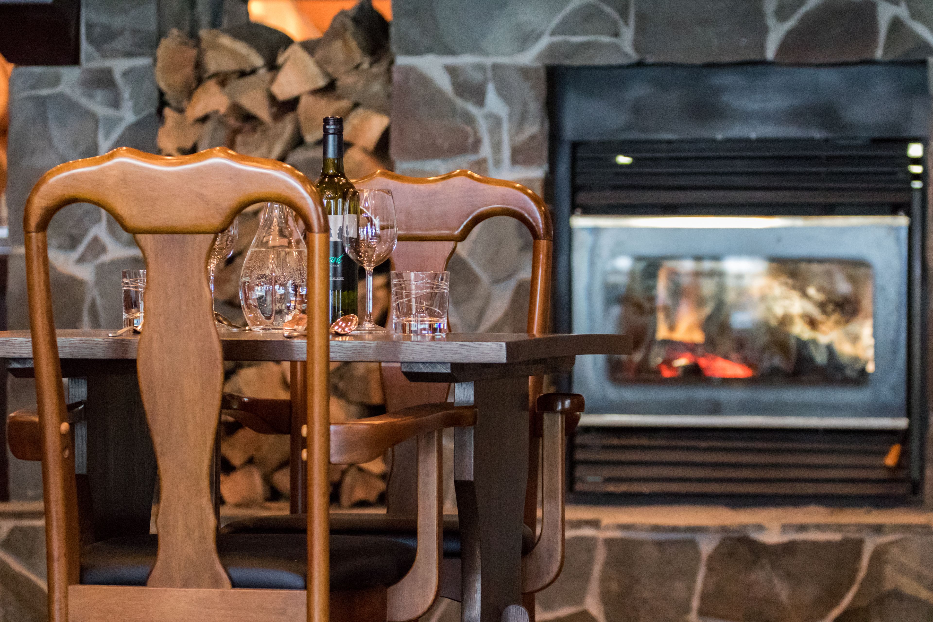 breakfast, lunch and dinner served