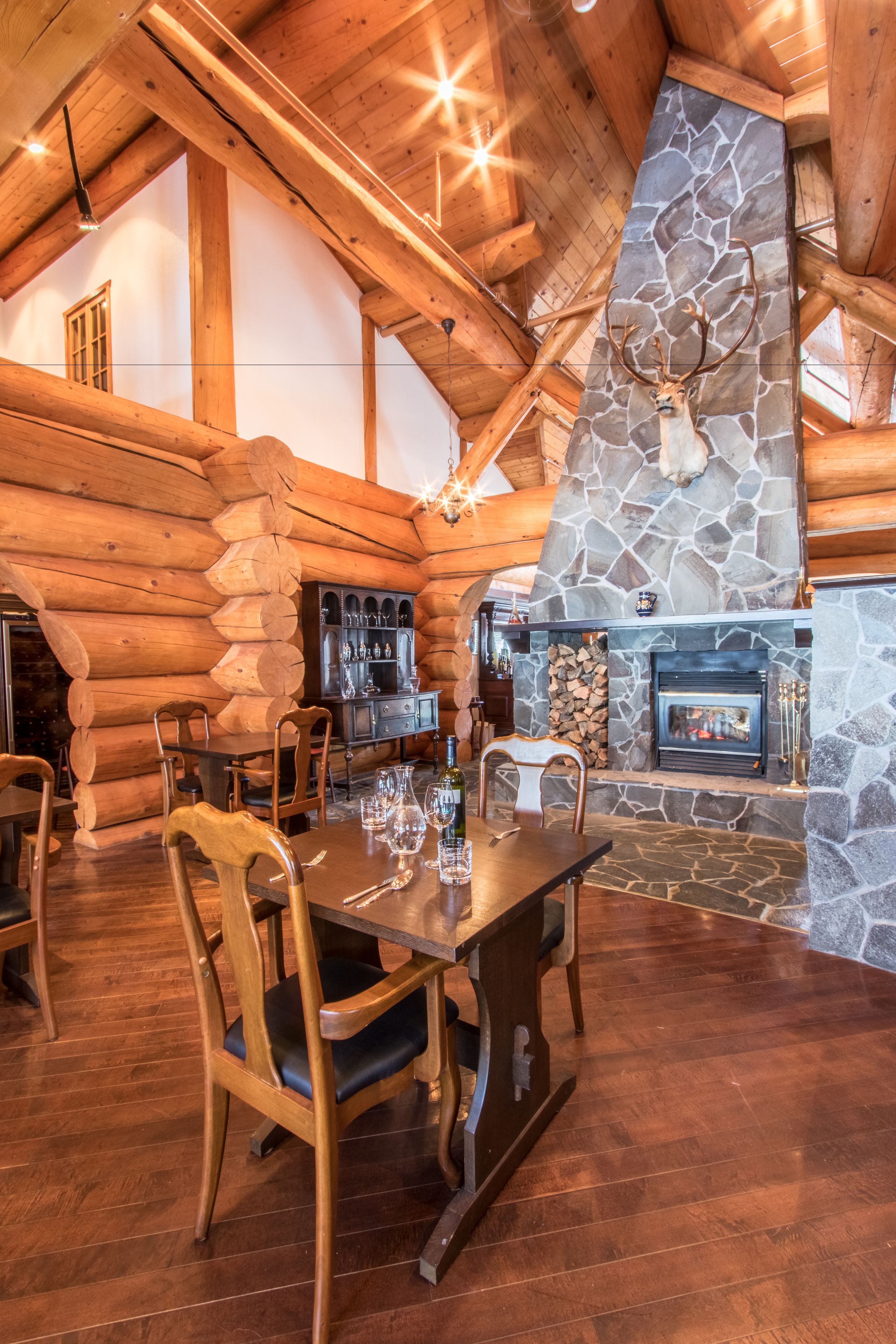 breakfast, lunch and dinner served