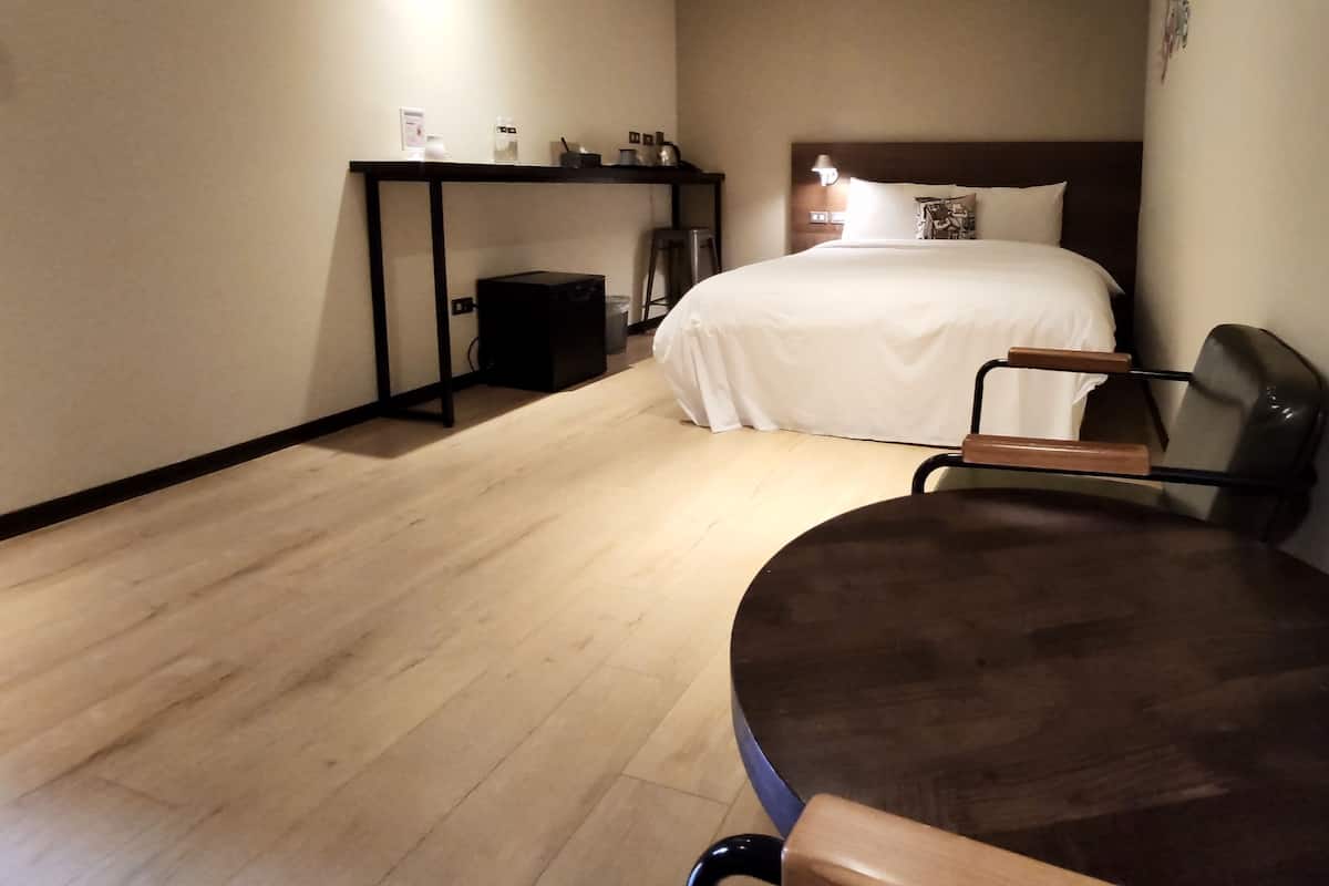 Down comforters, free minibar, soundproofing, free WiFi
