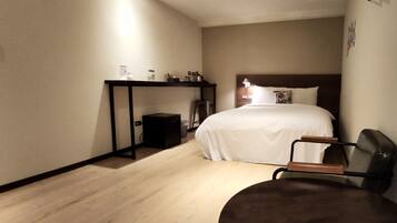Superior Double Room | Down comforters, minibar (free items), soundproofing, WiFi (free)