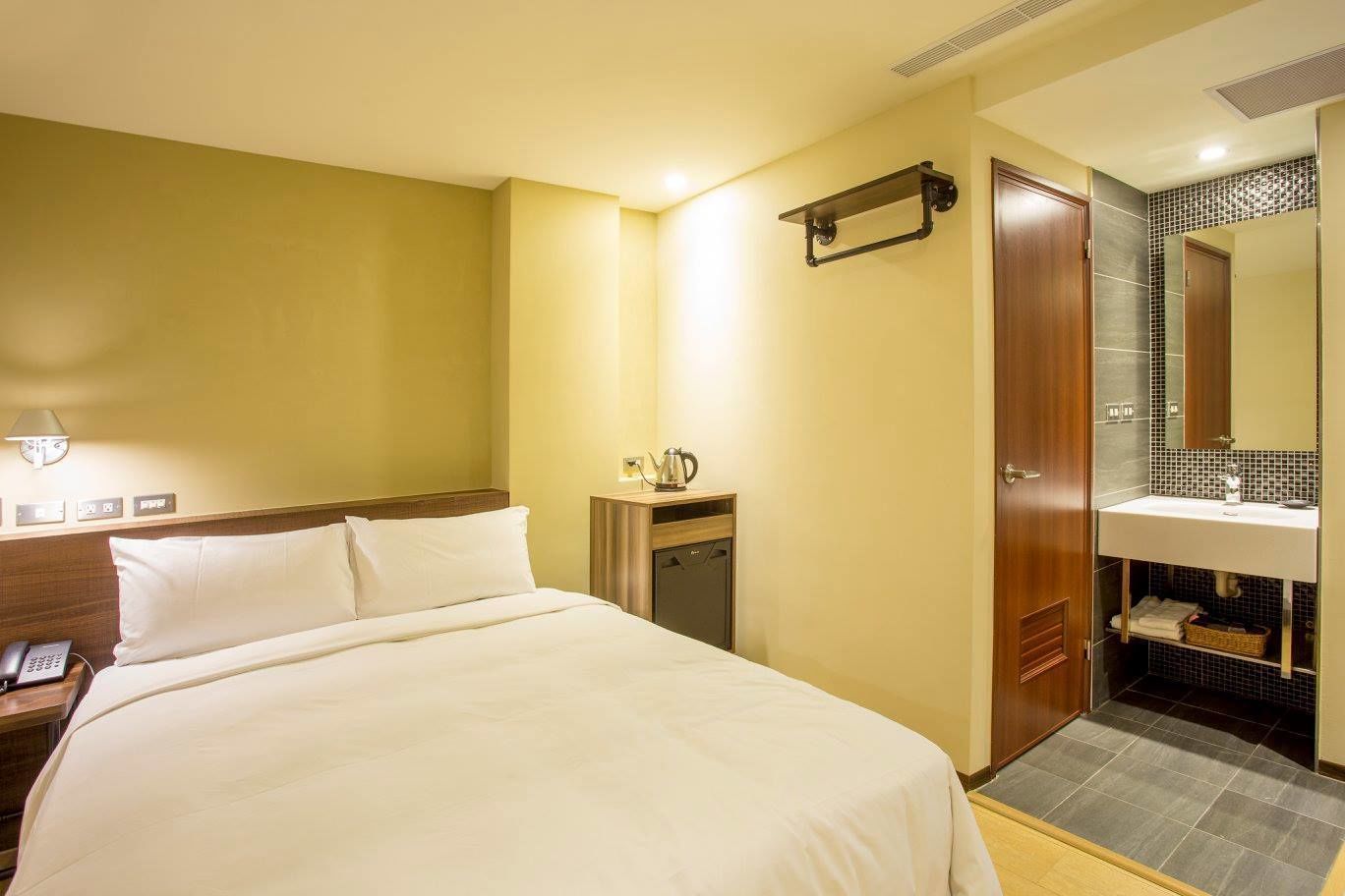 standard double room | down duvets, free minibar, soundproofing, free wifi