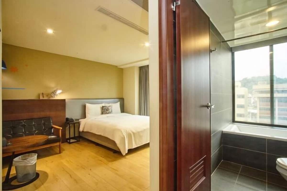 Cubrecamas, minibar con artículos gratuitos y sistema de insonorización