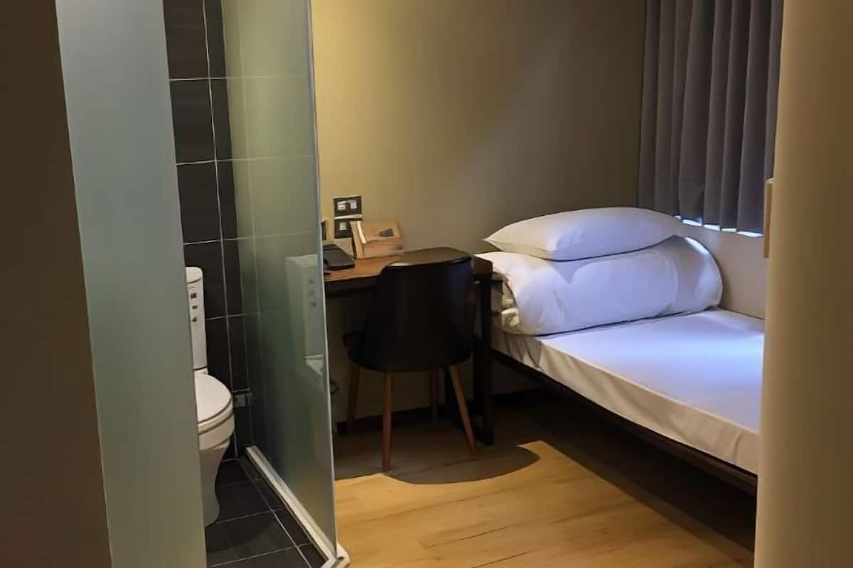 Cubrecamas, minibar con artículos gratuitos y sistema de insonorización