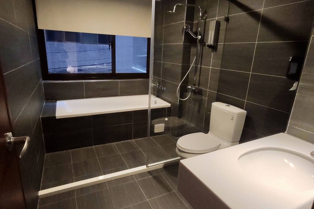 superior double room | bathroom | shower, free toiletries, hair dryer, slippers