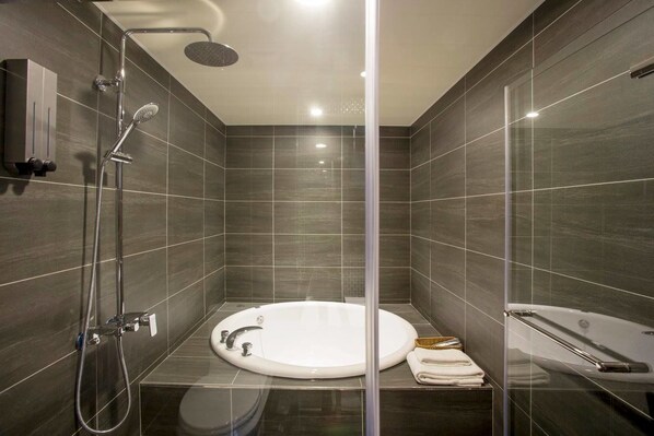 Deluxe Double Room | Deep-soaking bathtub - Just Live Inn Keelung (Keelung)