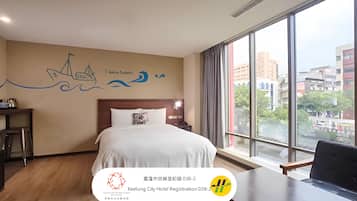 Kahden hengen deluxe-huone | Untuvapeitot, ilmaiset minibaarituotteet, äänieristys, ilmainen Wi-Fi