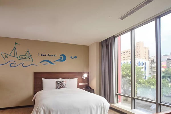 Deluxe Double Room | Down comforters, free minibar, soundproofing, free WiFi