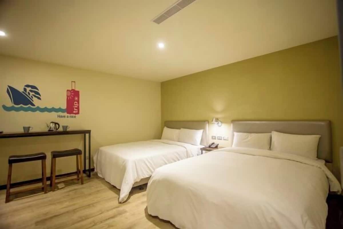 Cubrecamas, minibar con artículos gratuitos y sistema de insonorización