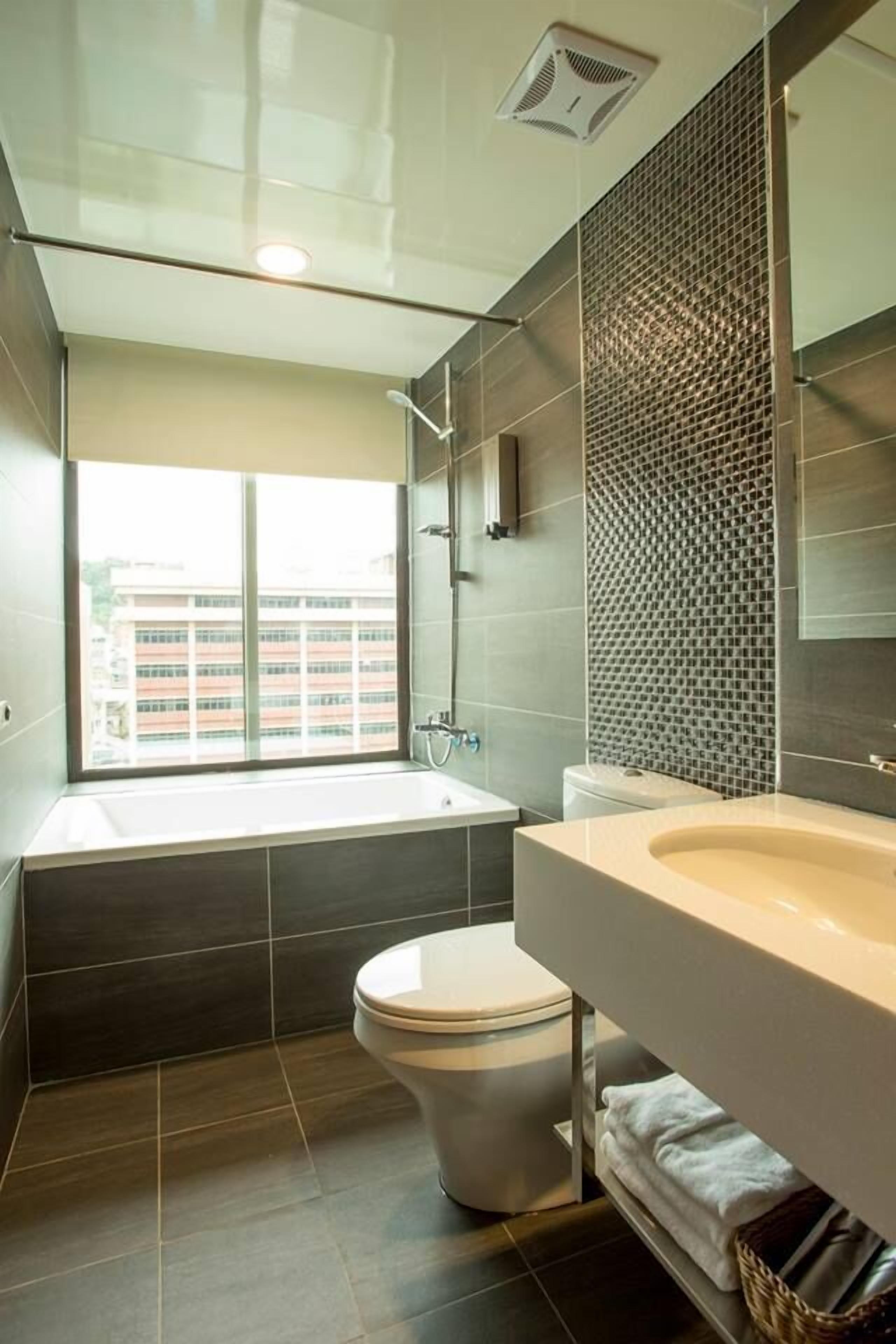 superior double room | bathroom amenities | shower, free toiletries, hair dryer, slippers