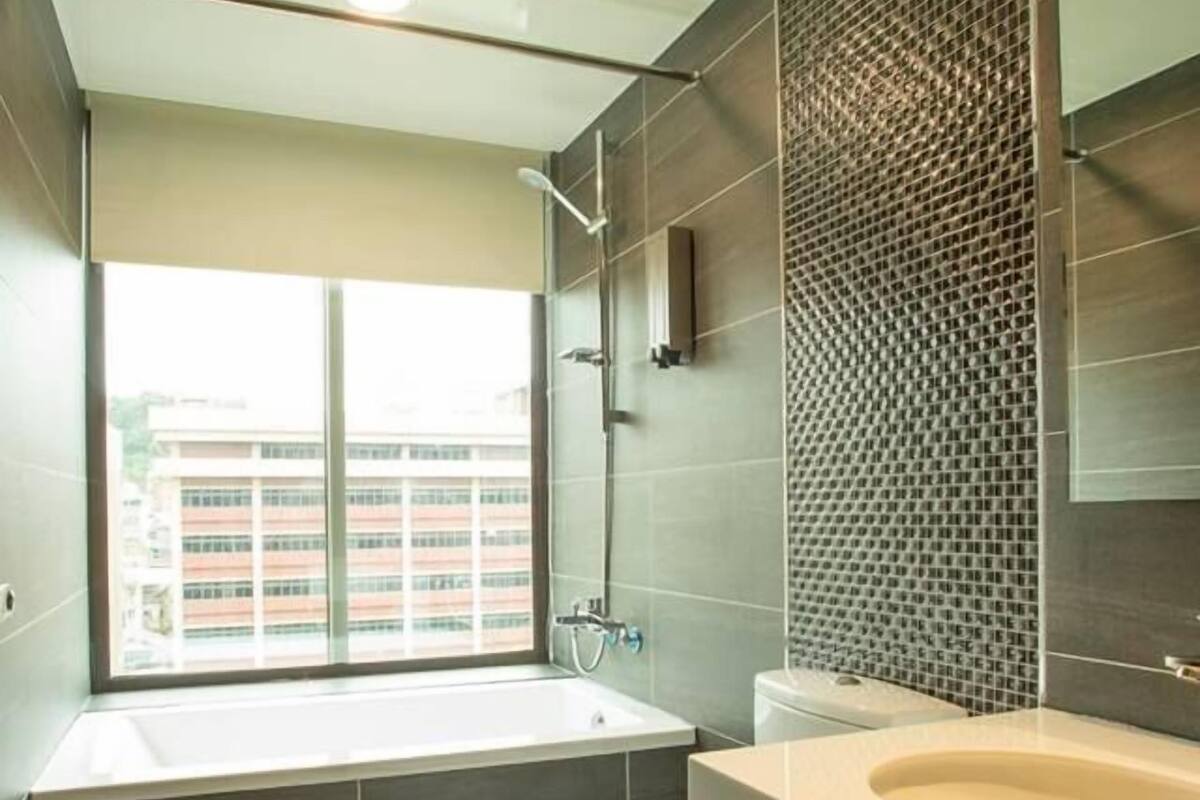 superior double room | bathroom amenities | shower, free toiletries, hair dryer, slippers