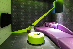 Flagship Suite Check in time starts from 6pm | Living area | 42-inch TV with digital channels - All-Ur Boutique Motel - Tai-Tung Branch (Taitung)