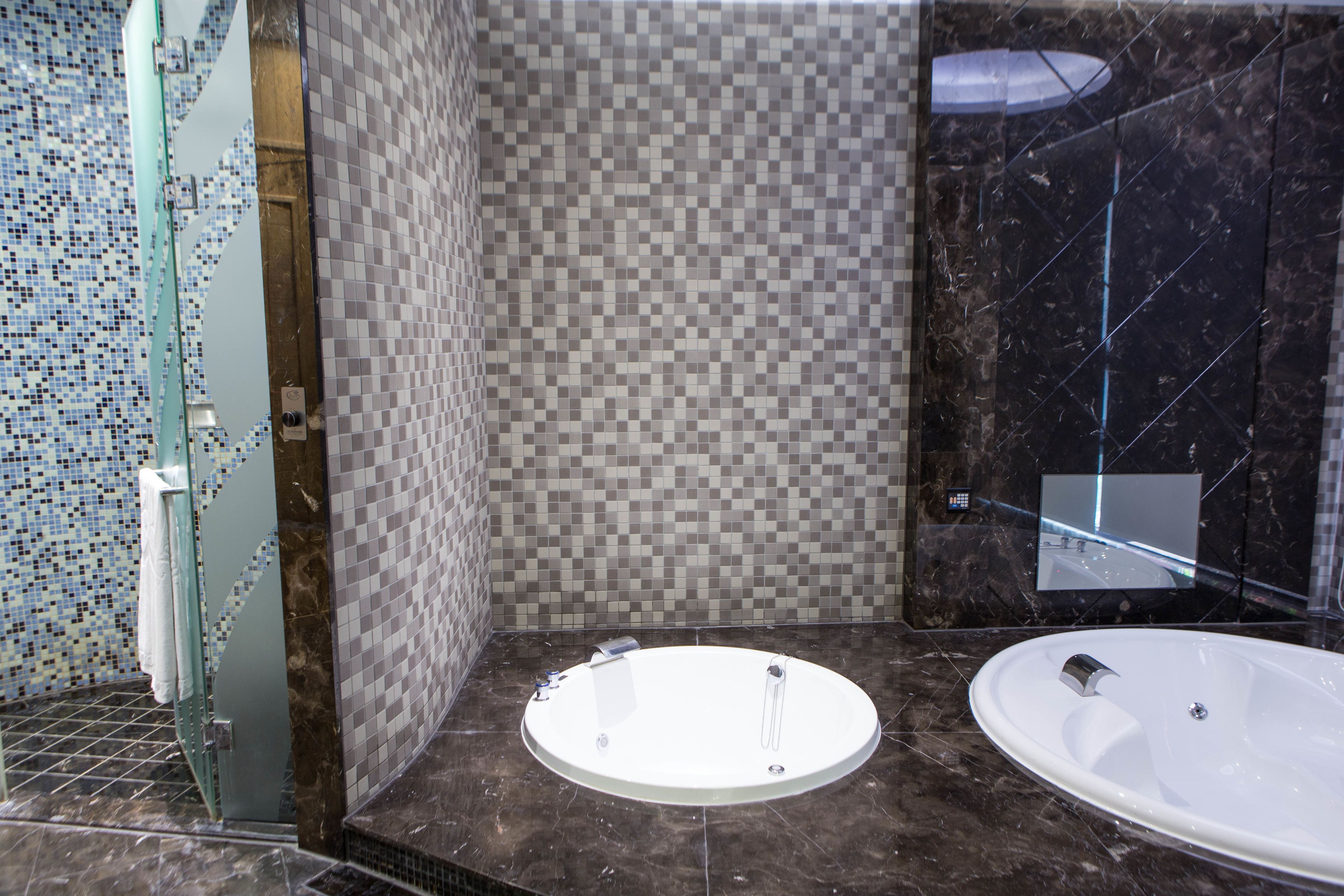 separate bathtub and shower, free toiletries, hair dryer, slippers