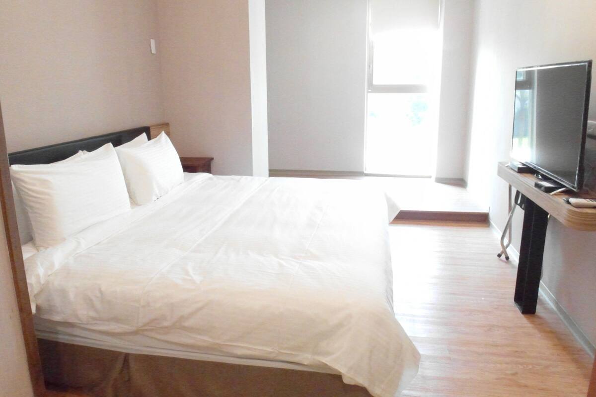 Standard-Doppelzimmer, 1 Doppelbett, Nichtraucher, Parkblick | Hochwertige Bettwaren, Daunenbettdecken, Zustellbetten, kostenloses WLAN