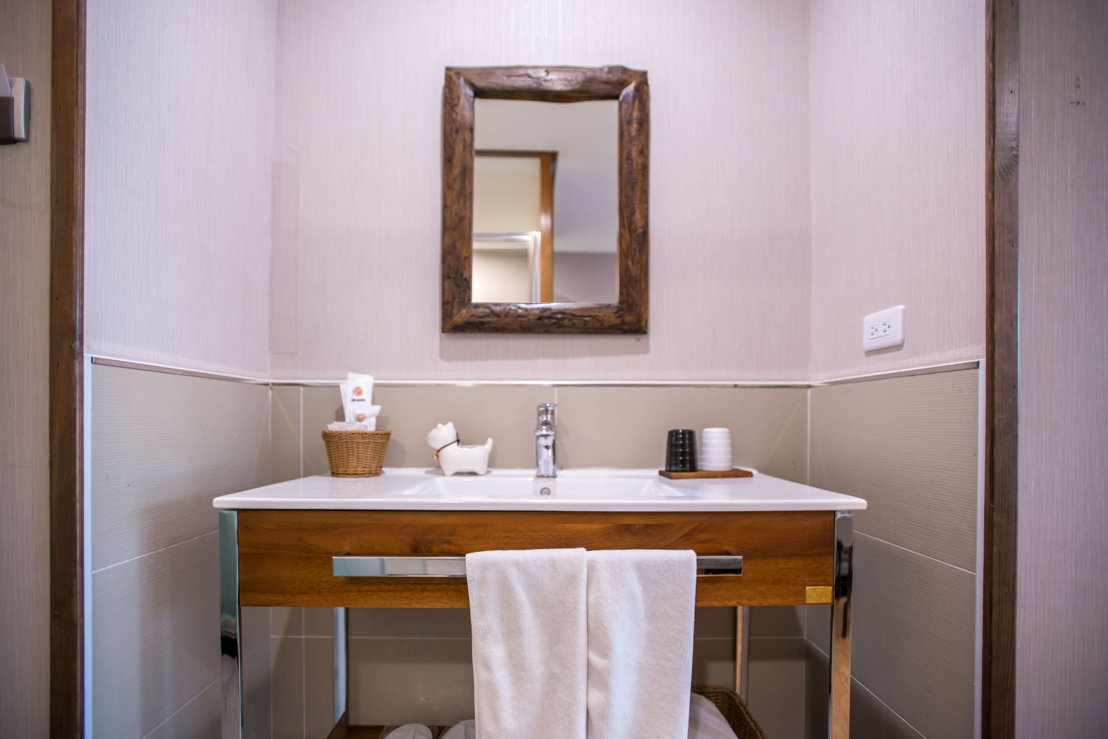 elite double room, 1 queen bed, non smoking, park view | bathroom sink