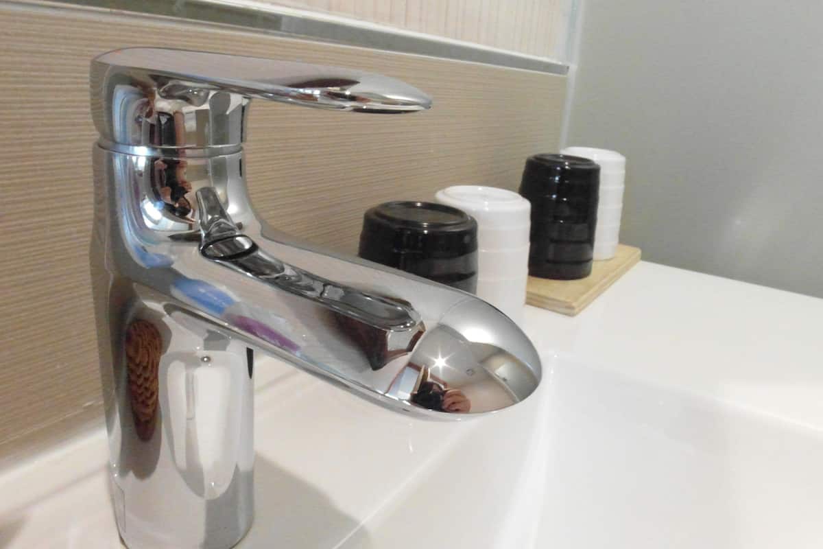 quadruple room (japanese style) | bathroom sink