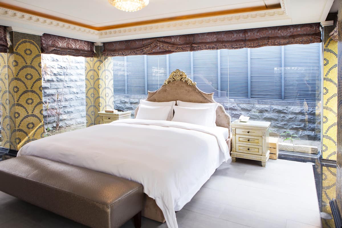 Suite Presidensial (Check in time starts from 6pm) | Meja kerja, tirai kedap cahaya, setrika/meja setrika, dan Wi-Fi gratis