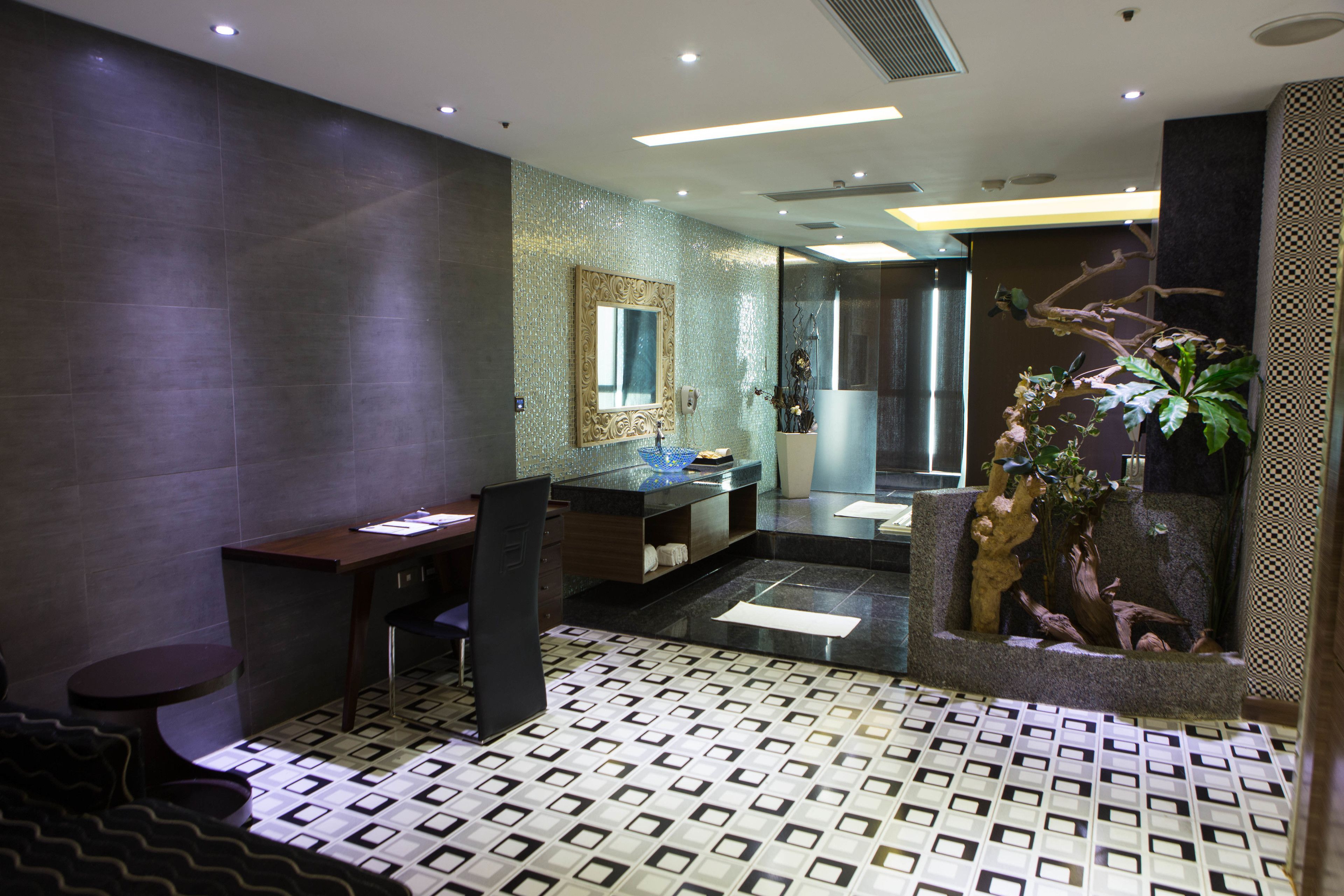 standard suite | in-room business centre