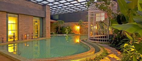 Director-General Suite | Desk, blackout drapes, iron/ironing board, free WiFi