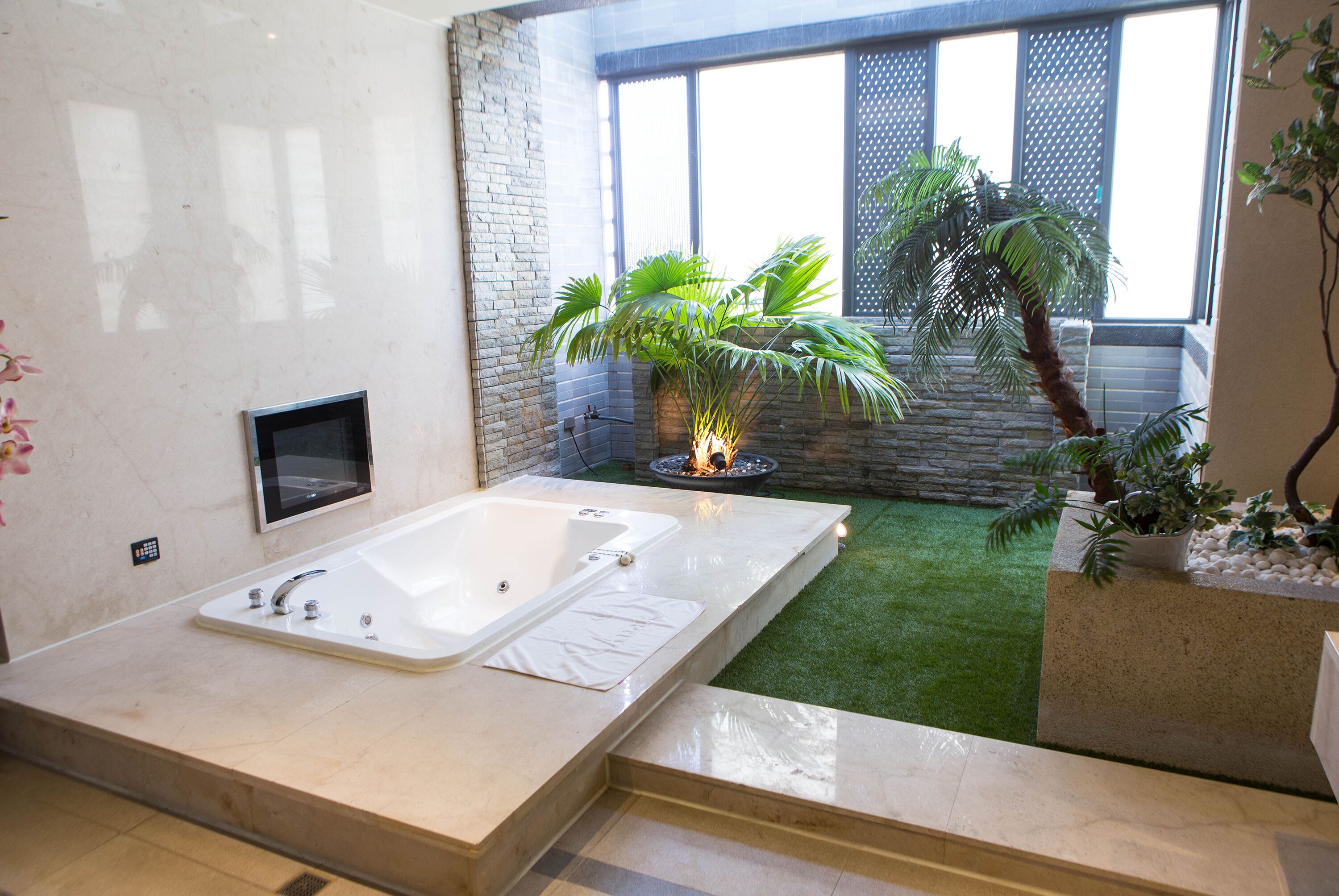 platinum suite (check in time starts from 6pm) | jetted bathtub