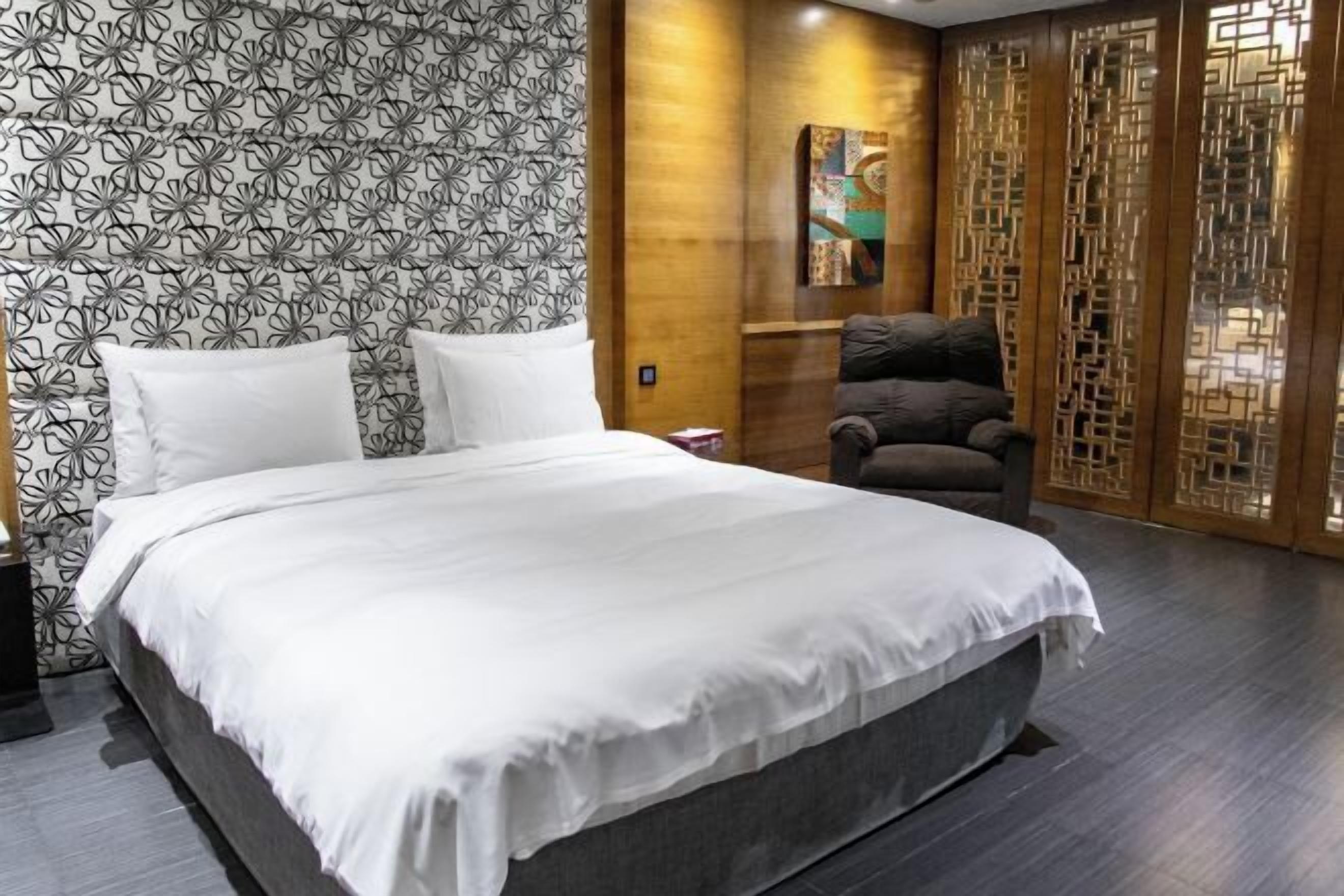 Desk, blackout curtains, iron/ironing board, free WiFi