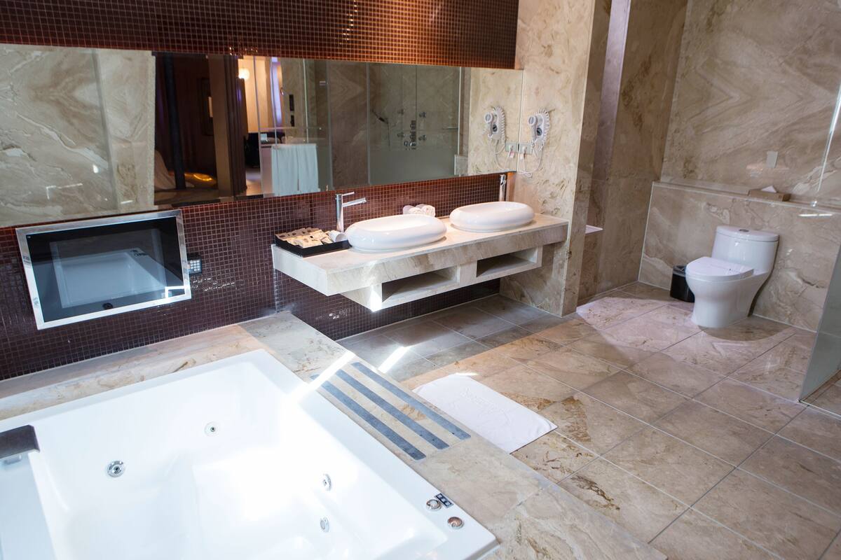 platinum suite (check in time starts from 6pm) | jetted bathtub