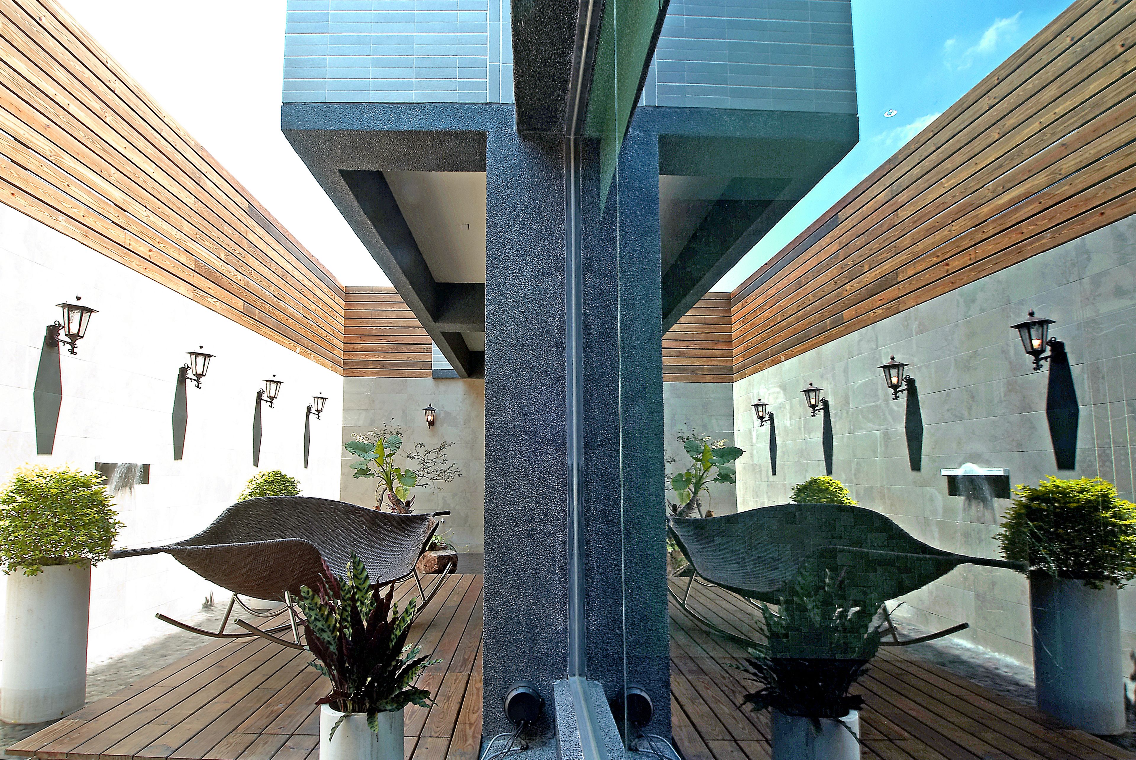 superior suite | desk, blackout curtains, iron/ironing board, free wifi