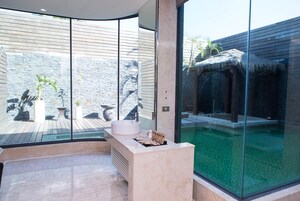 Bañera y ducha independientes, artículos de tocador gratuitos