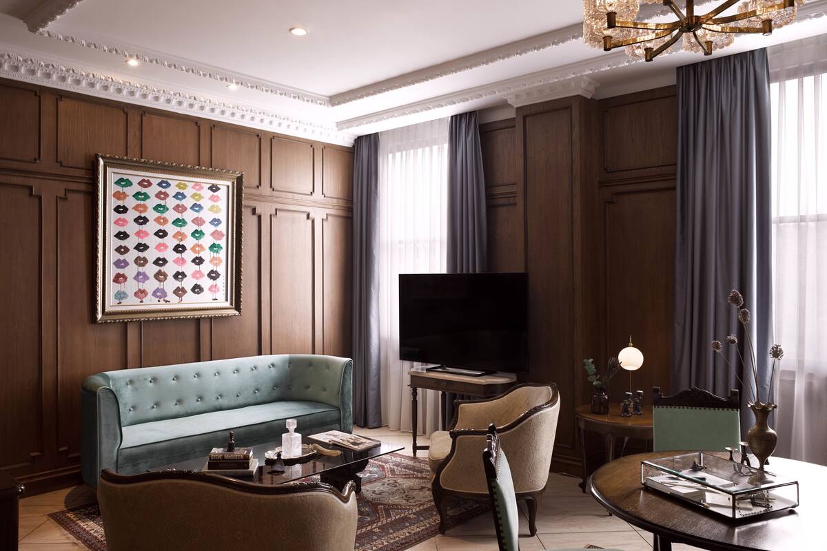 presidential suite | living room | lcd tv