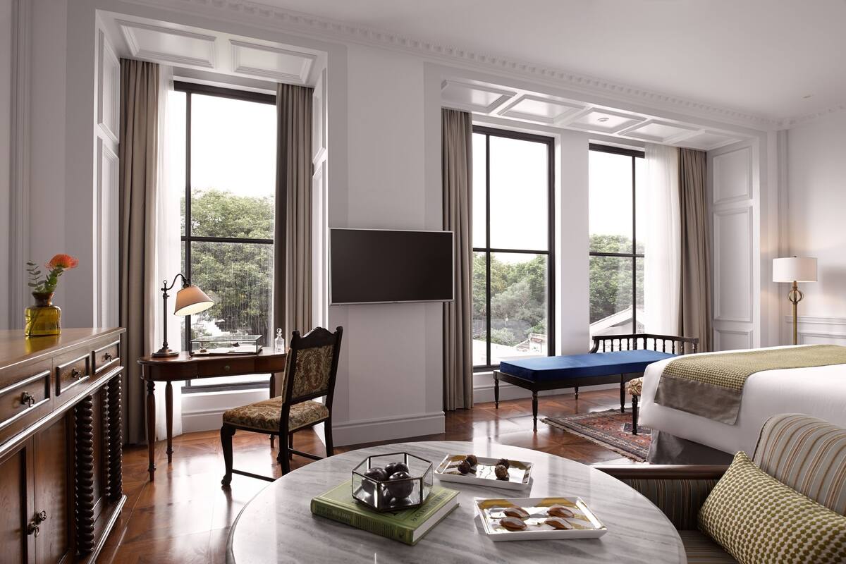 junior suite | 1 bedroom, premium bedding, minibar, in-room safe