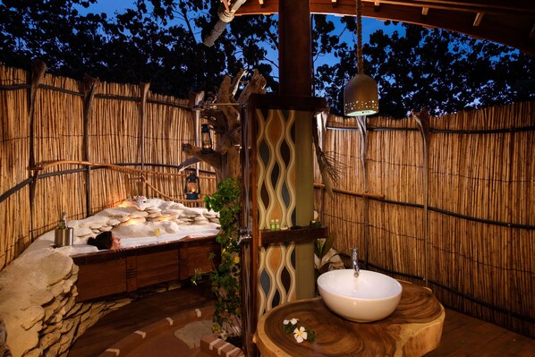 Beachfront Bure | Bathroom