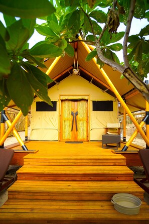 Beachfront Siga Bure | Bed sheets - Barefoot Kuata Island Resort Fiji (Kuata Island)