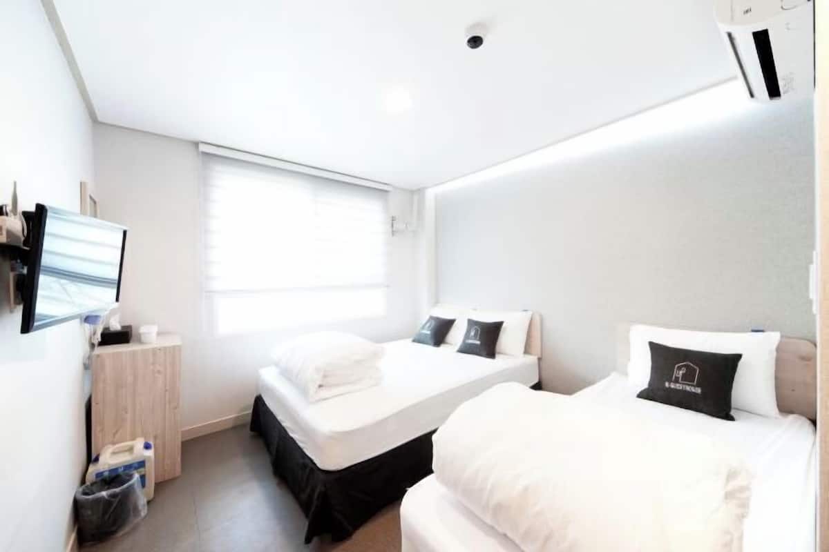 Premium bedding, free WiFi