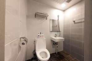 Standard Single Room | Bathroom | Shower, hair dryer, slippers, towels - K-Grand Hotel Seoul  (Seoul)