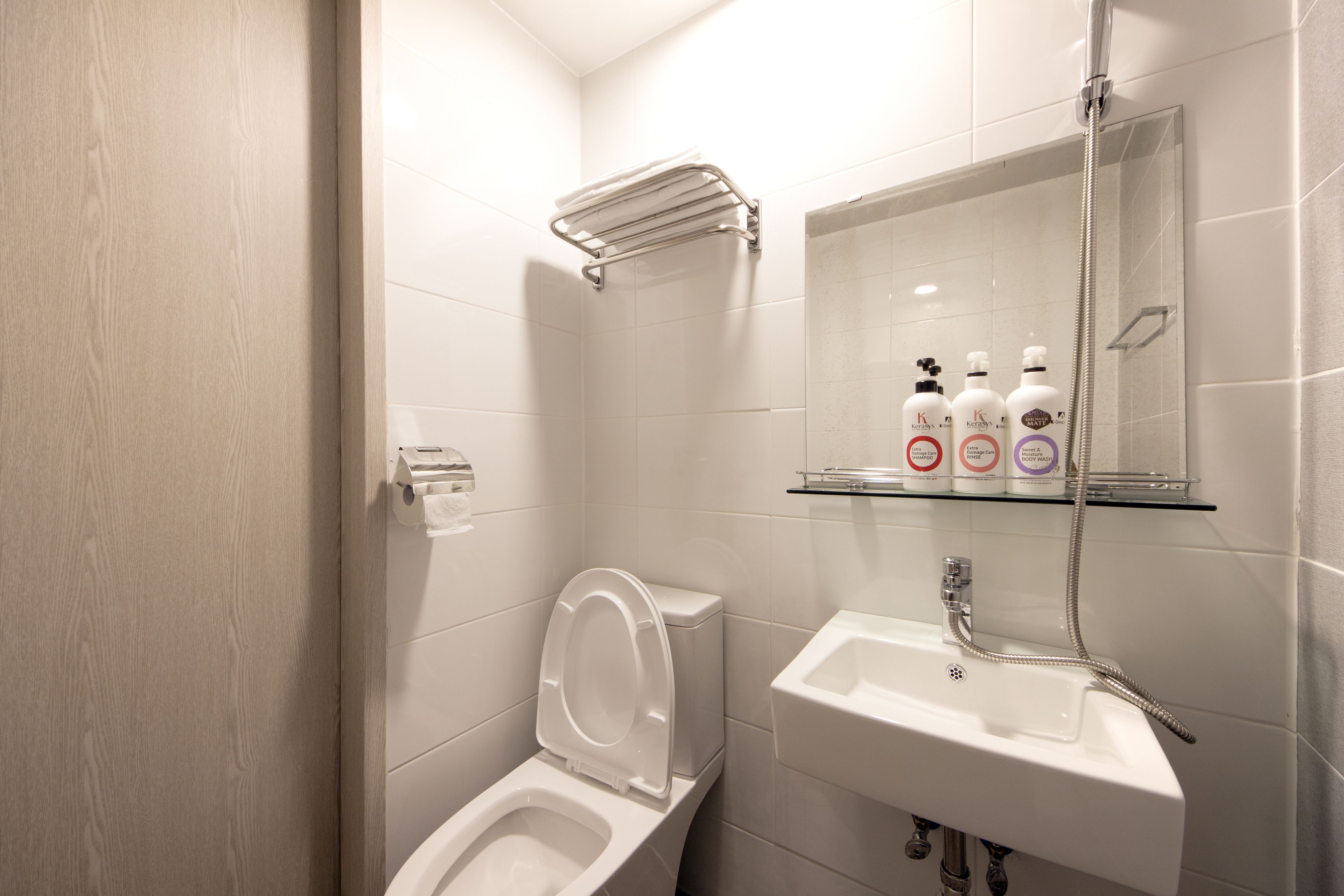 스탠다드 더블룸 | 욕실 | 샤워 시설, 헤어드라이어, 슬리퍼, 타월