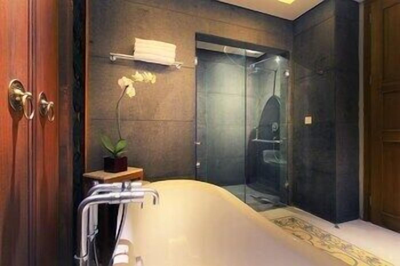 Bathroom | Separate bathtub and shower, free toiletries, hair dryer, bathrobes