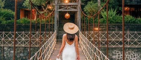 Pintu masuk hartanah