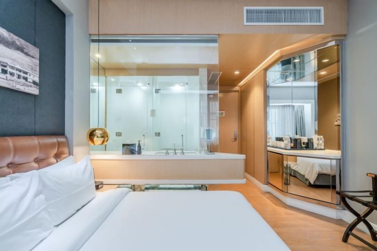 Classic Queen Room
