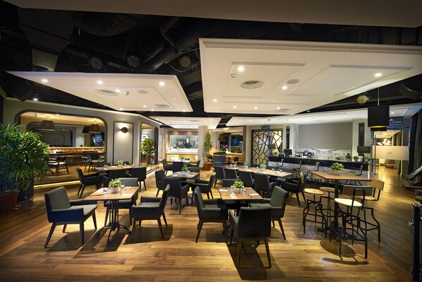 Daily continental breakfast (MYR 20 per person)