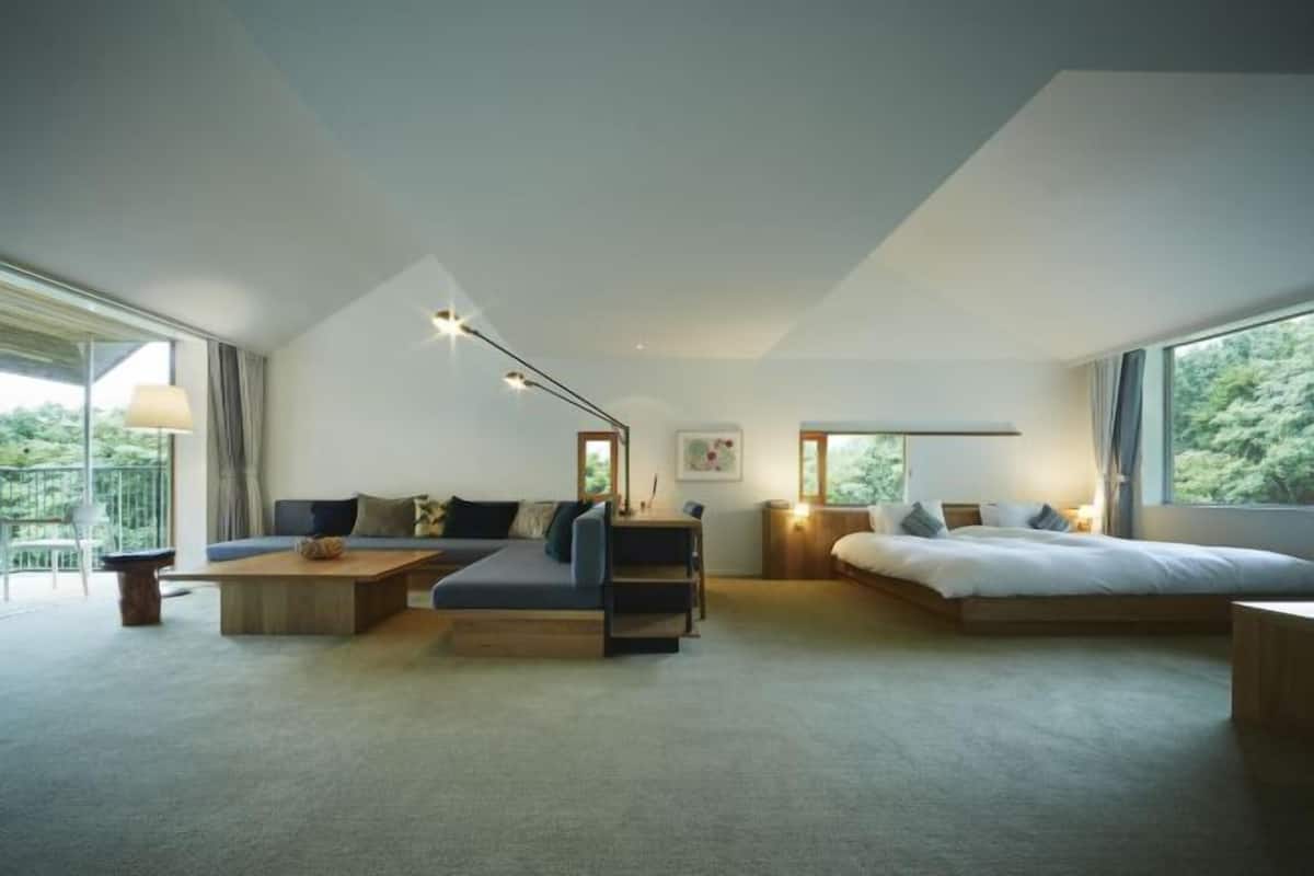 2 bedrooms, in-room safe, desk, blackout curtains