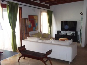 Deluxe Penthouse, 4 Bedrooms, Terrace, Ocean View | Living room