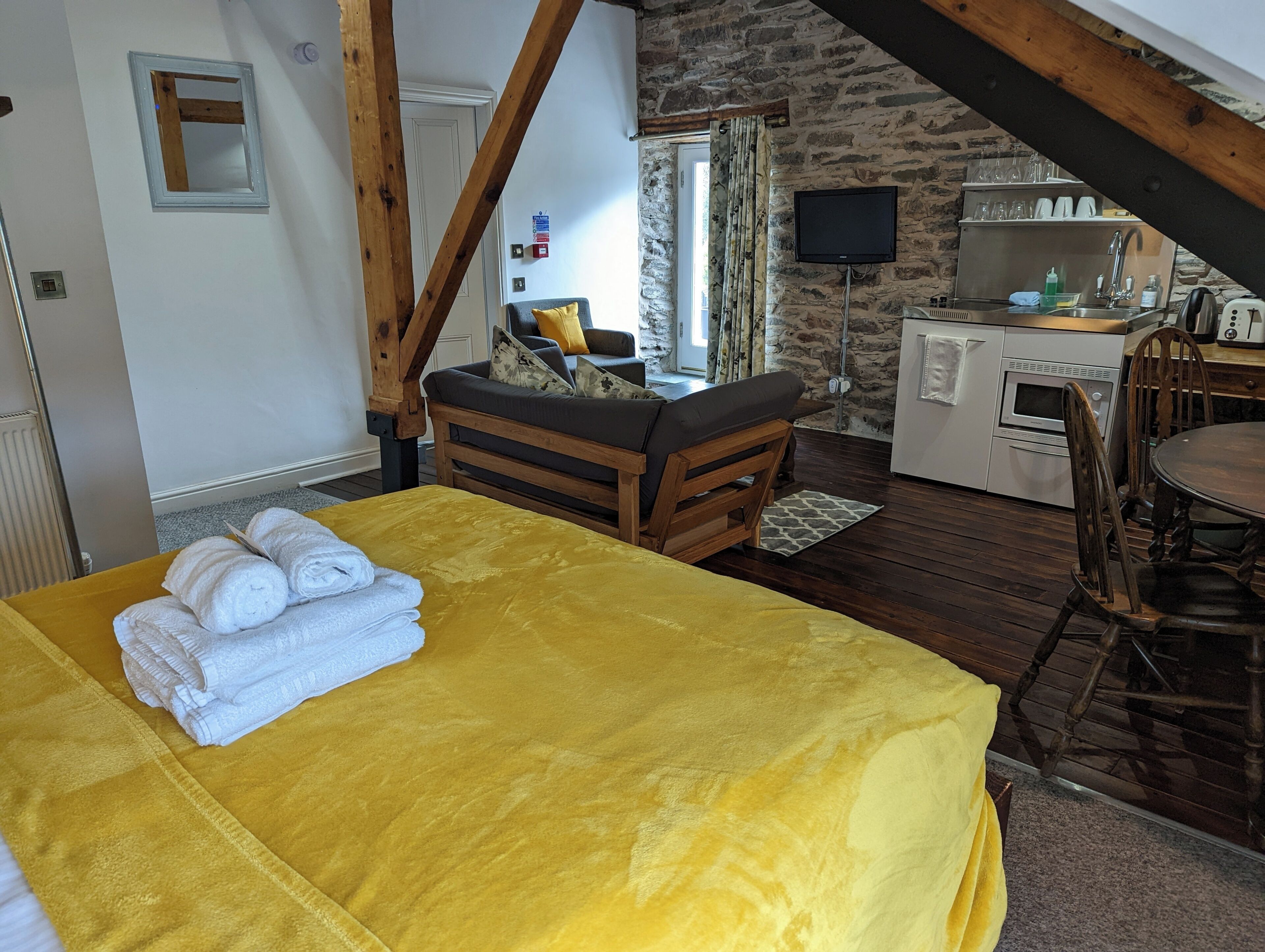 Departamento panorámico, 1 cama King size y sofá cama, cocina, vista al lago | Interior