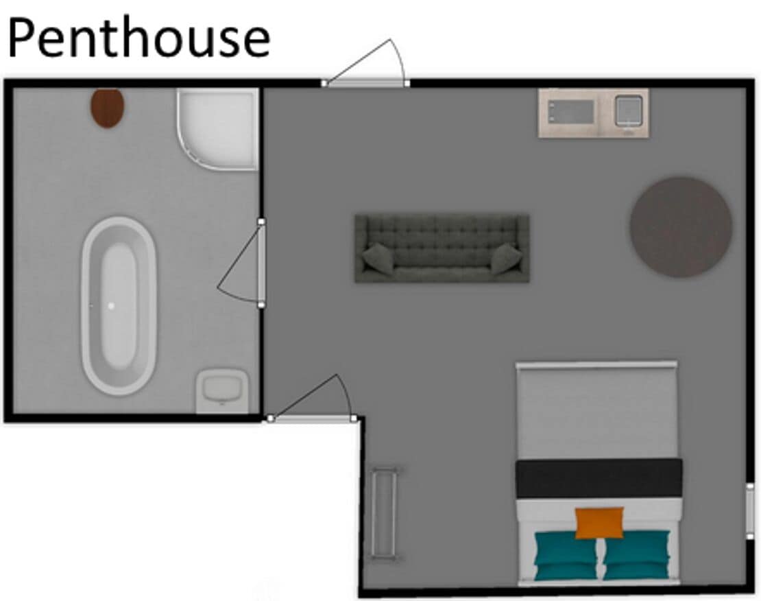 Eine Penthouse-Suite mit eigenem Bad, einer Couch, einer Sitzgruppe im Kreis und einem Bett mit Nachttisch.