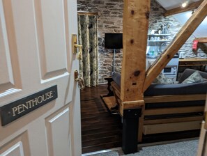 Penthouse Self-catering Apartment | Egyptian cotton sheets, premium bedding, pillow-top beds - Lake View Country House and Self-catering Apartments (Ambleside)