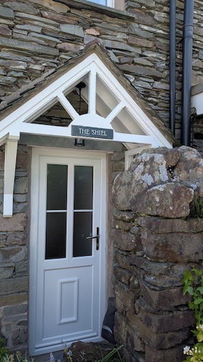 The Shiel Self-Catering Apartment | Egyptian cotton sheets, premium bedding, pillow-top beds - Lake View Country House and Self-catering Apartments (Ambleside)