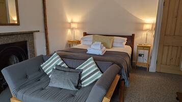 Riverside Self-catering Apartment | Egyptian cotton sheets, premium bedding, pillowtop beds