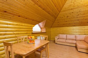 패밀리 스위트 | 거실 공간 | 평면 TV