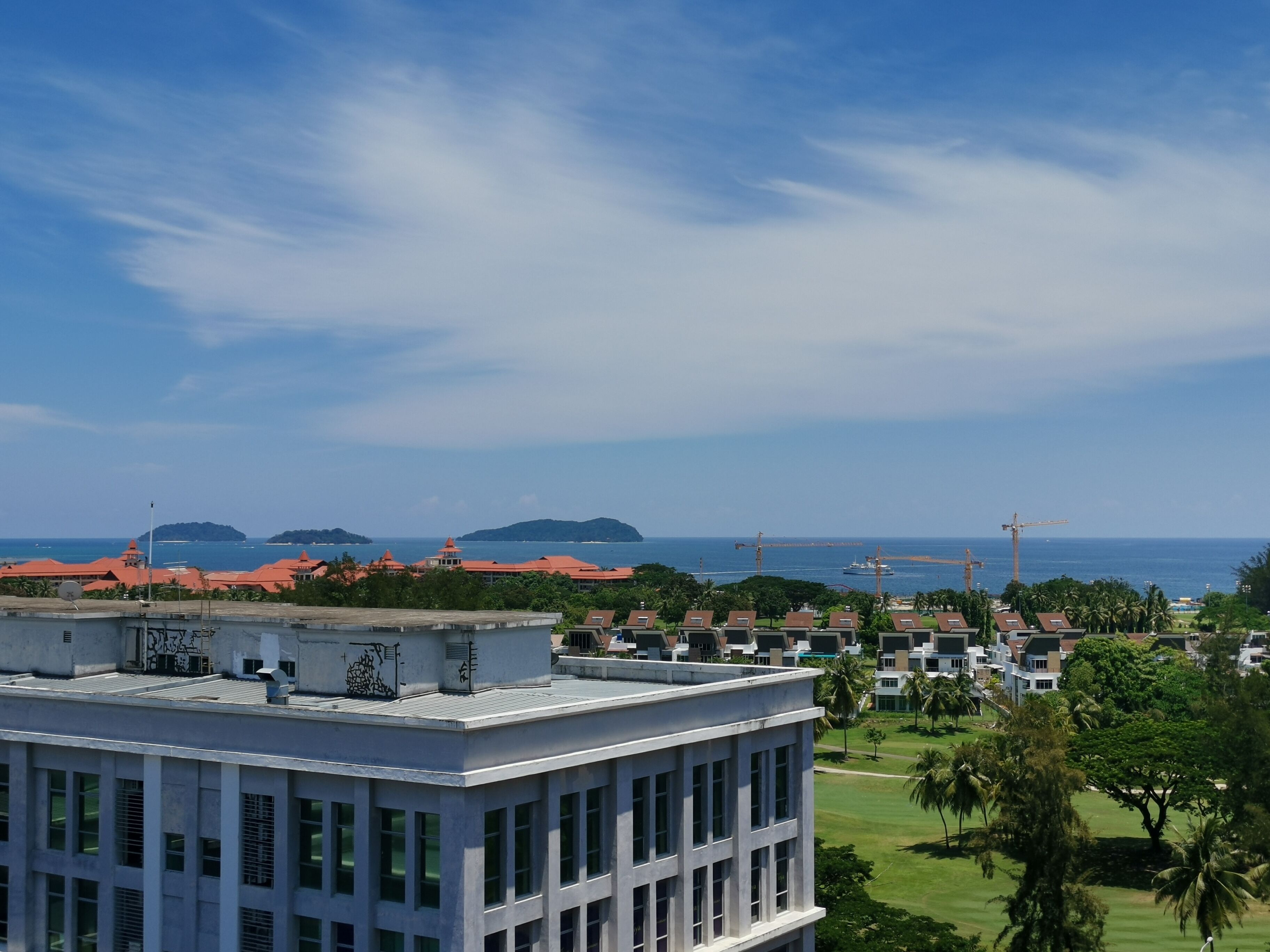 Apartamento de diseño, 4 habitaciones, vistas parciales al mar | Vistas al mar