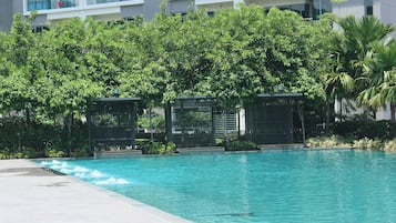 2 outdoor pools