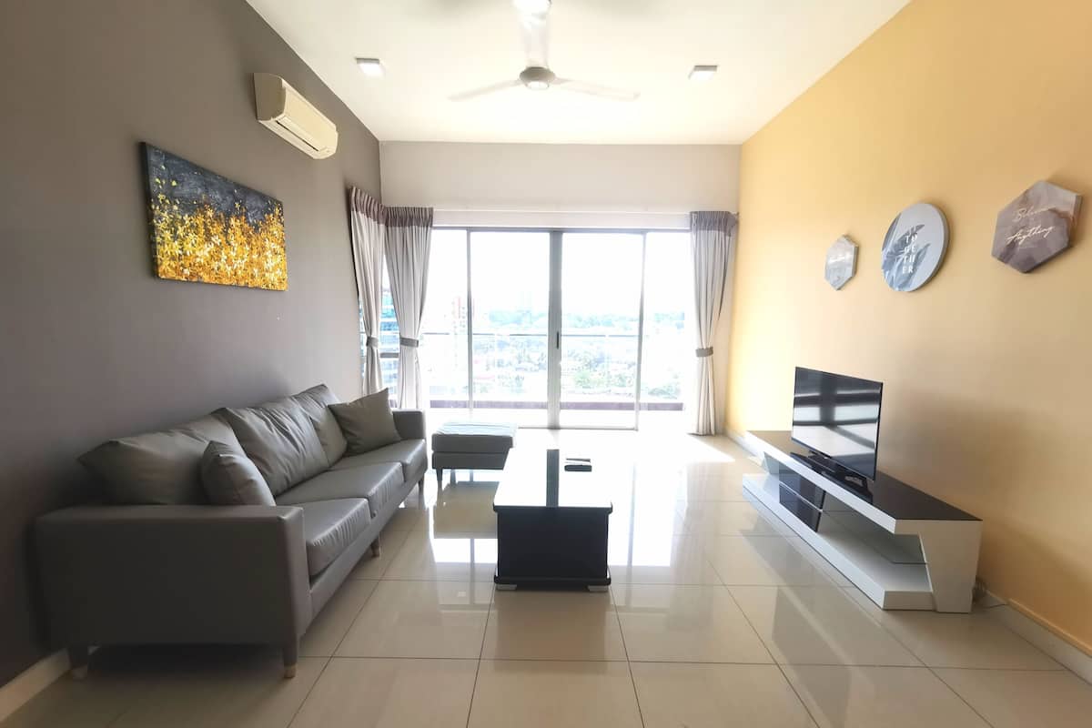 Superior Apartment, 3 Bedrooms, Balcony, City View | Living area