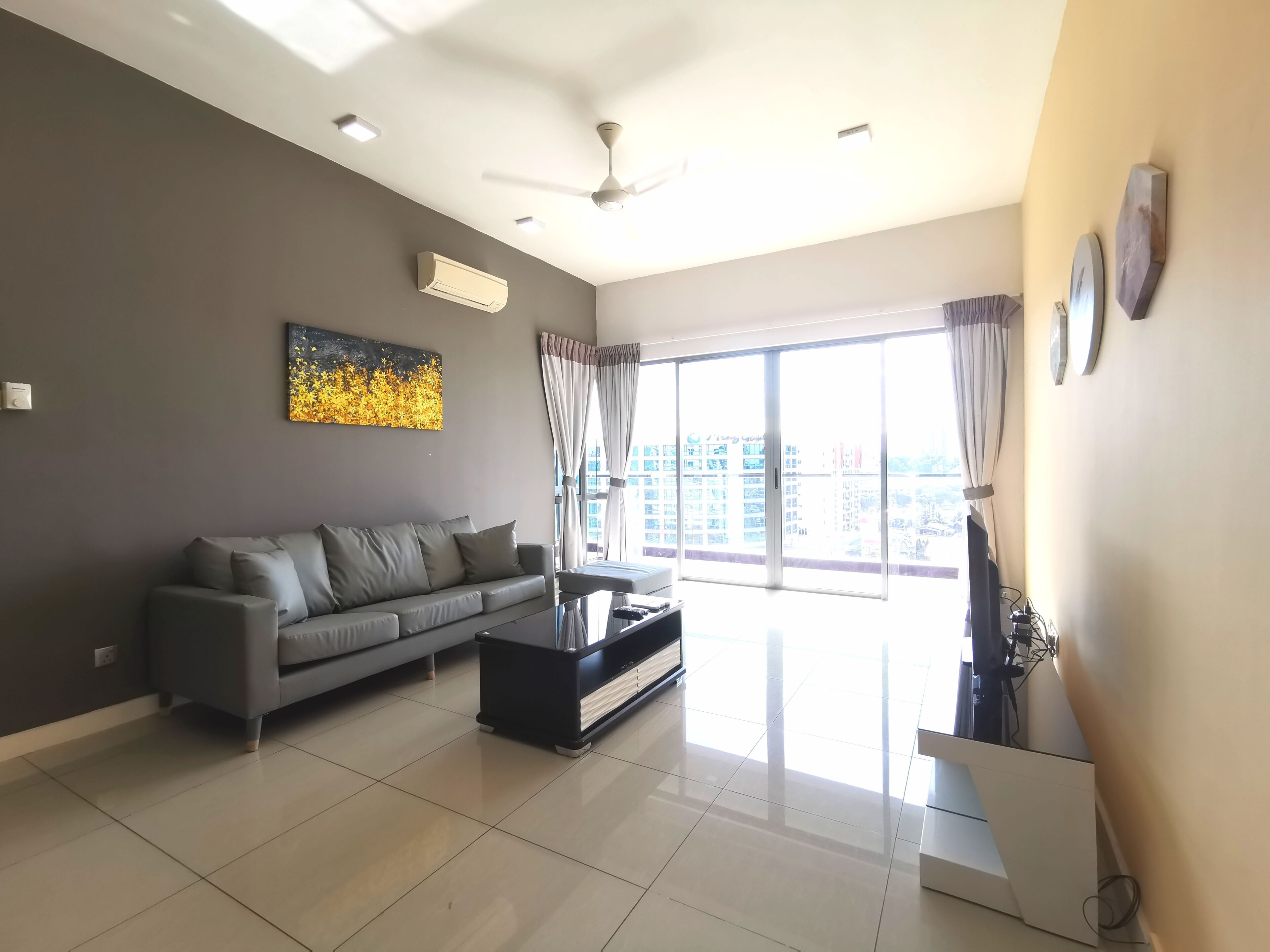 Apartemen Superior, 3 kamar tidur, balkon, pemandangan kota | Area keluarga | Televisi layar datar 42-inci dengan saluran TV digital, TV, dan Netflix